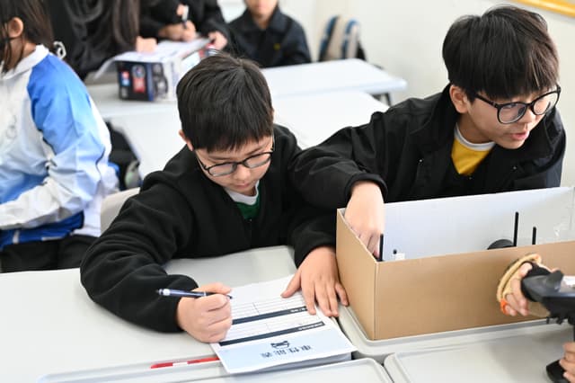 Go-kart racing highlight image 4